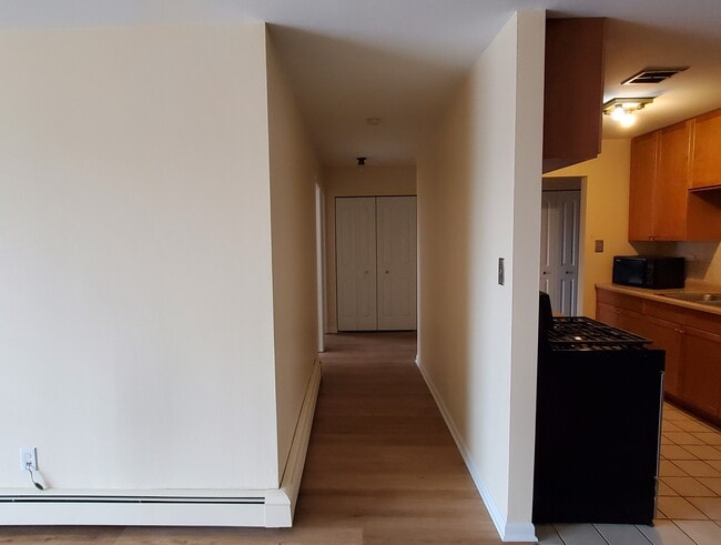 Hallway to Living/Dining Room - 8974 N Western Ave