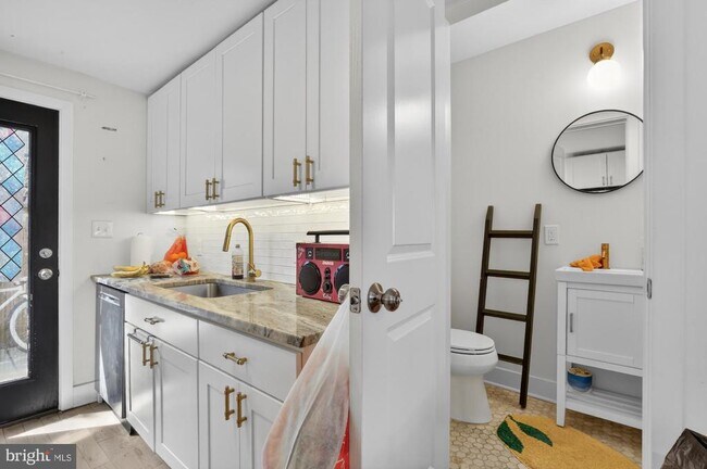 Photo - 1742 Dorrance St