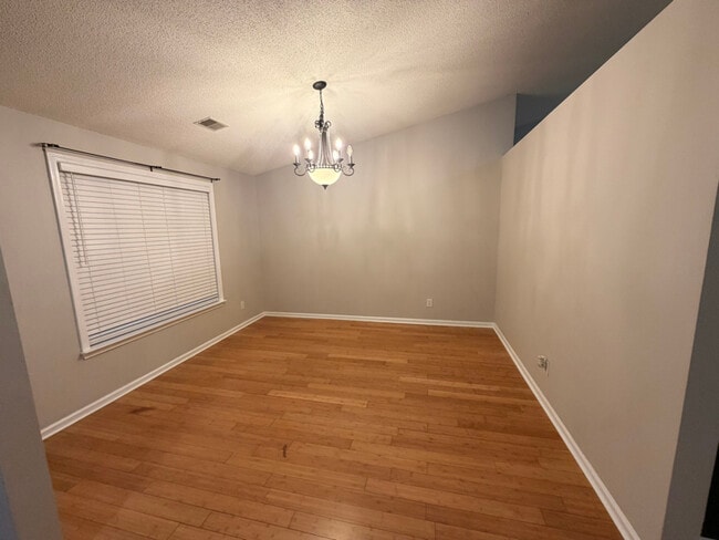 Photo - 705 Veryfine Dr