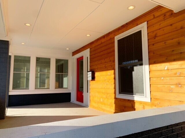 COLLEGE AVE- PROFESSIONALLY REMODELED 5BR/3/5BA HOME AVAILABLE NOW!
