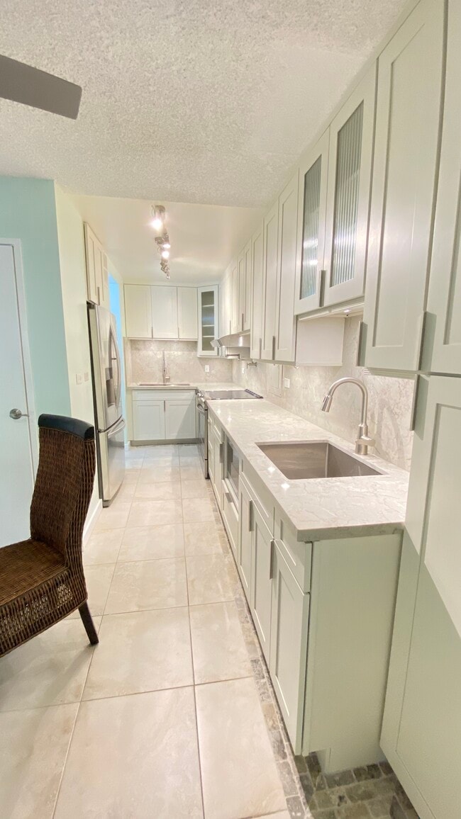 Photo - 501 Hahaione St Unidad 11G