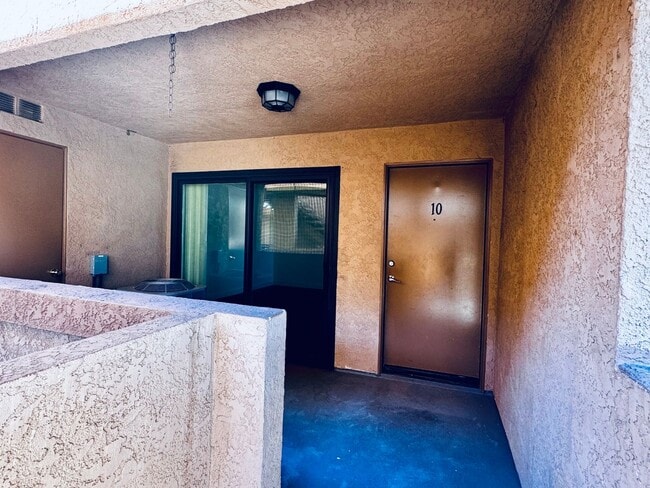 Photo - Remodelled 2 Bed 2 Bath For Rent at Signal Hill Unidad #10