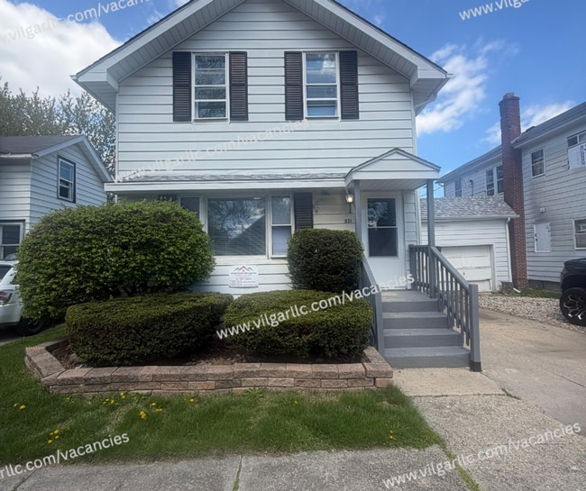 Building Photo - For Rent! 4 bedrooms , 2-full bath Home