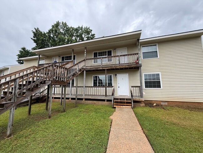 Building Photo - Available NOW-205 Glenwood Drive Apt 1- New LOOK Unit 1