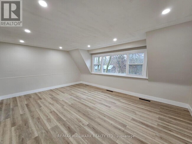 Photo - 159 Richmond St