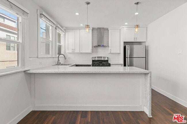 Photo - 1756 N La Brea Ave Unidad 1/2