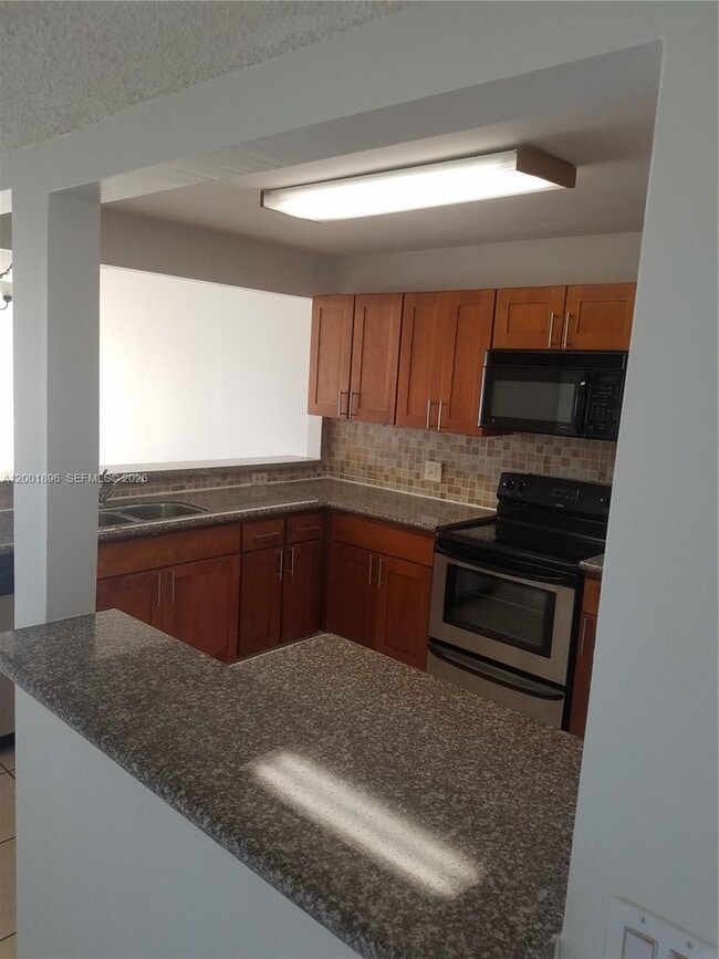 Photo - 310 Racquet Club Rd Unit 204