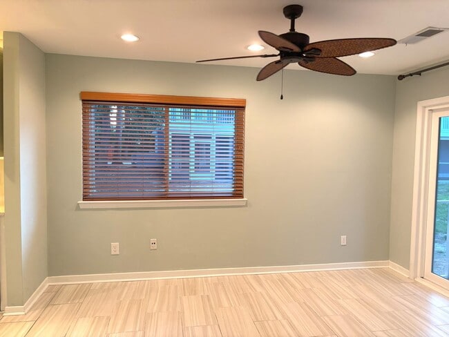 Building Photo - 2BD/2.5BA - TOWNHOME IN MT PLEASANT - AVAILABLE 8/1/26