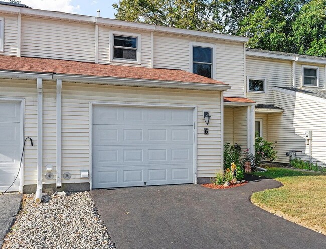 Photo - 6 Heartwood Ct