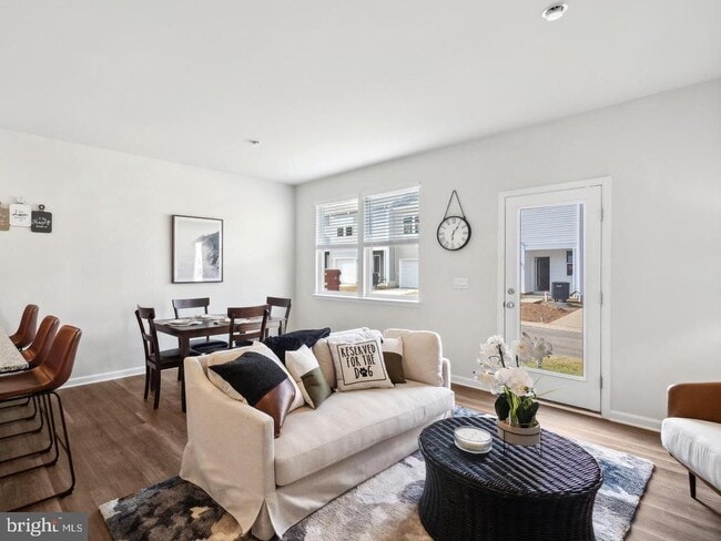 Photo - 120 Willett Holw St