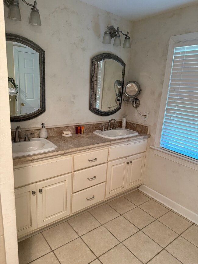 Photo - 802 Jamestown Rd