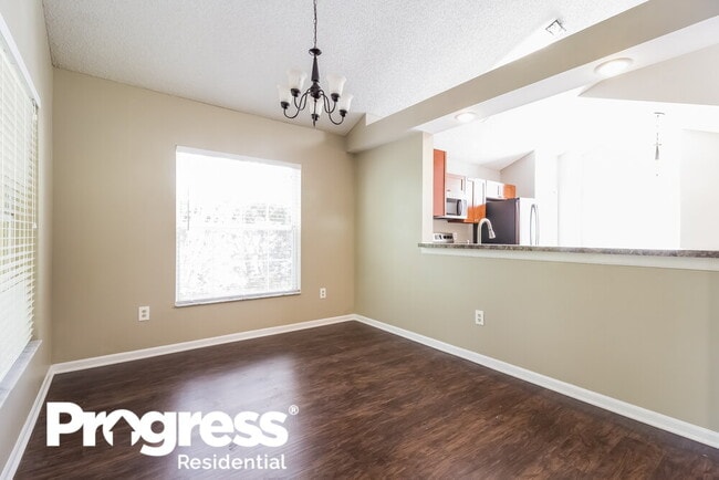 Photo - 637 Silver Birch Pl