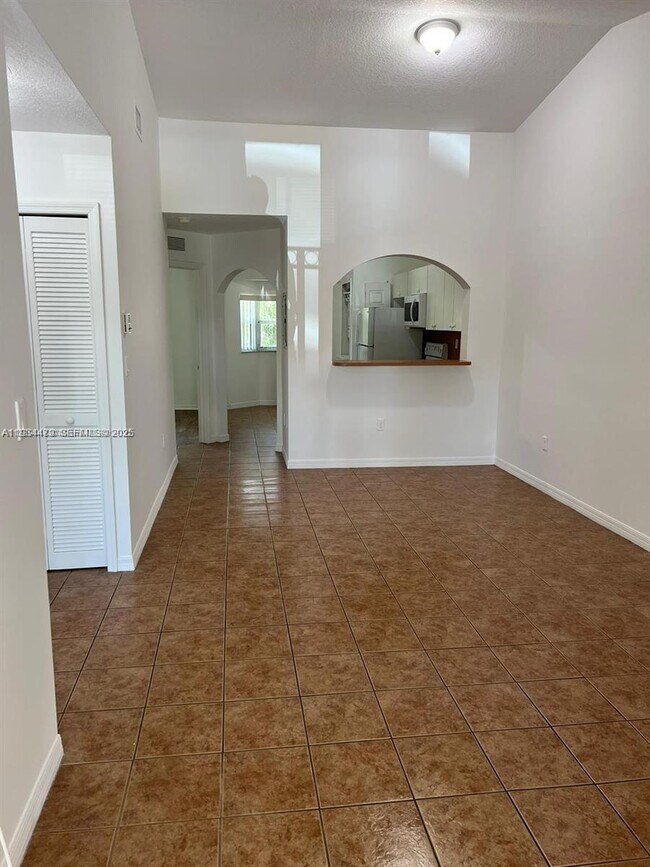 Building Photo - 2911 SE 13th Rd Unit 204-40