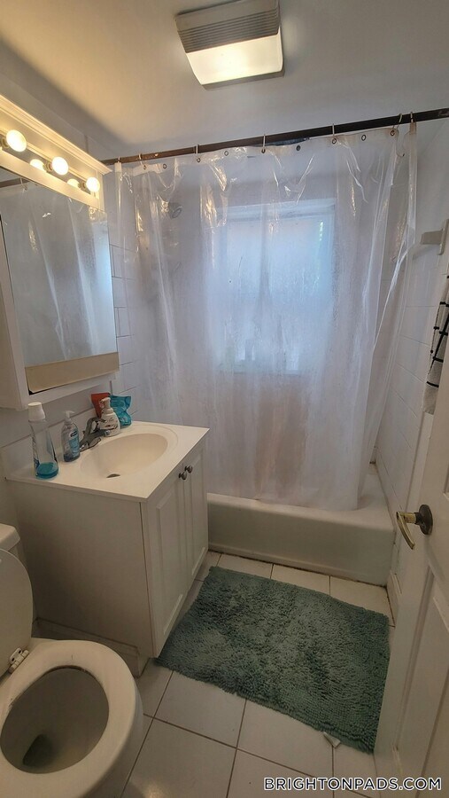 Photo - 168 Newton St Unidad 4