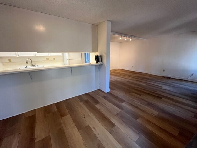 Photo - 570 Peach St