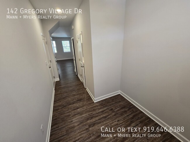 Photo - 142 Gregory Vlg Dr