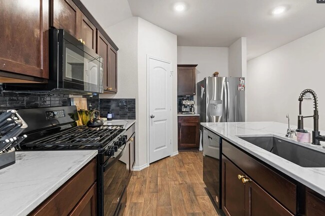 Photo - 124 Brody Ln