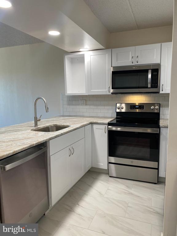 Building Photo - 200 Lombard St Unit 633