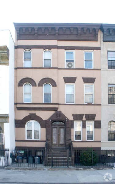 Photo - 662 Halsey St Apartments