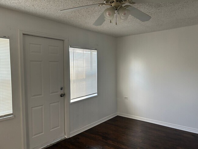 Photo - 3914 Rodby Dr