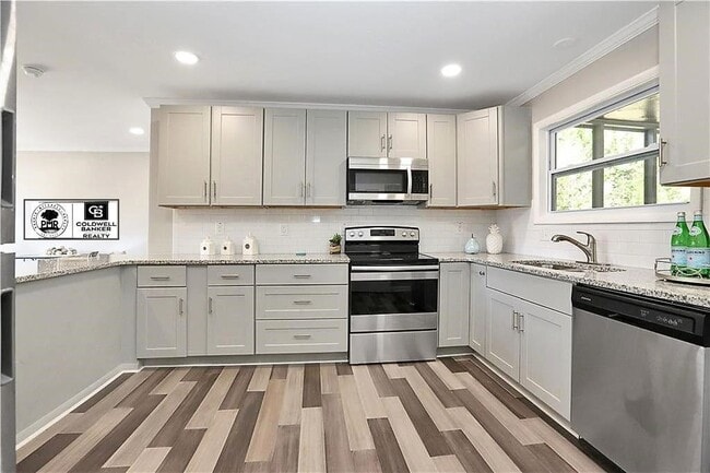 Photo - 1937 Casey Dr SE