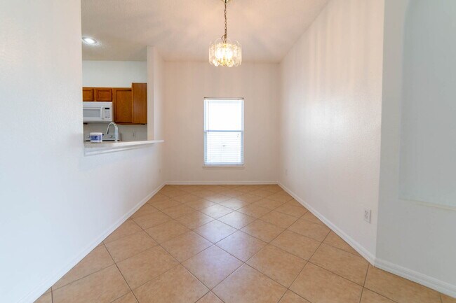 **Charming 4BR/2BA Pond-View Home with Boat Ramp Access – East Orlando **