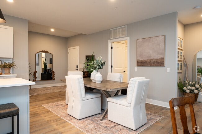 1BR, 1BA - 995SF - Dining Room