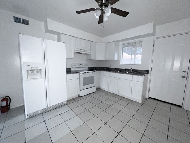 Photo - A602 Unit 445-445