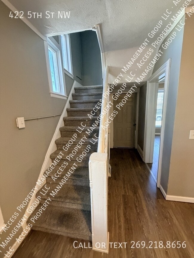 Photo - 422 5th St NW