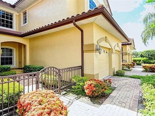 Photo - ** 3 MONTH MINIMUM - 9 MONTH MAXIMUM LEASE OPTIONS ** GORGEOUS TURNKEY FURNISHED CONDO LOCATED IN...