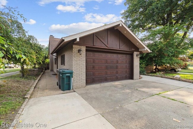 Photo - 23944 Fordson Dr