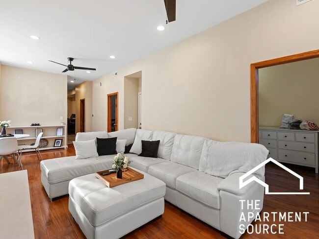 Photo - 2028 N Hamlin Ave Unidad 2