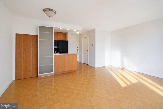Photo - 950 25th St NW Unit 814N