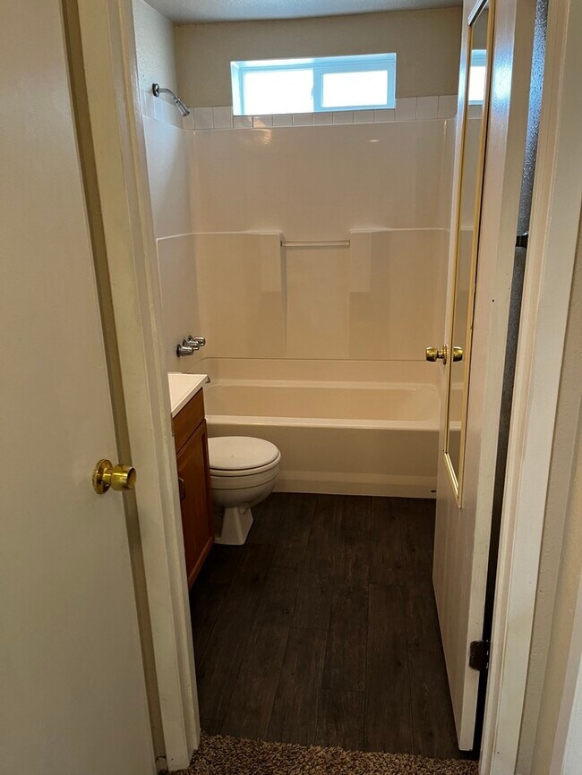 Photo - Duplex unit East Nampa near NNU and Downtown!