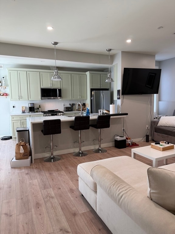 Building Photo - 415 E 7th St Unit 2