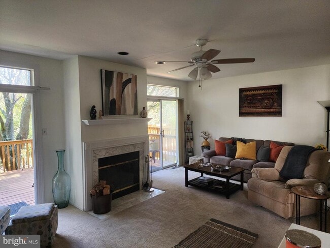 Photo - 922 Glackens Ln