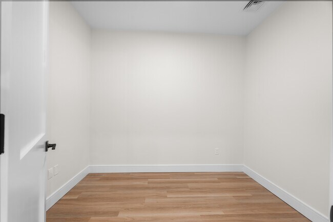 Photo - 5545 Park Ave Unidad 108