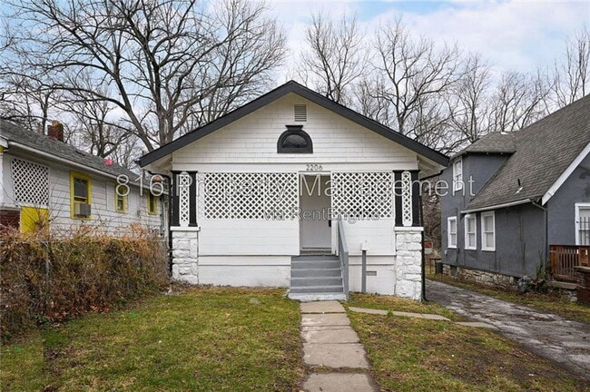 Photo - 2206 E 58th St