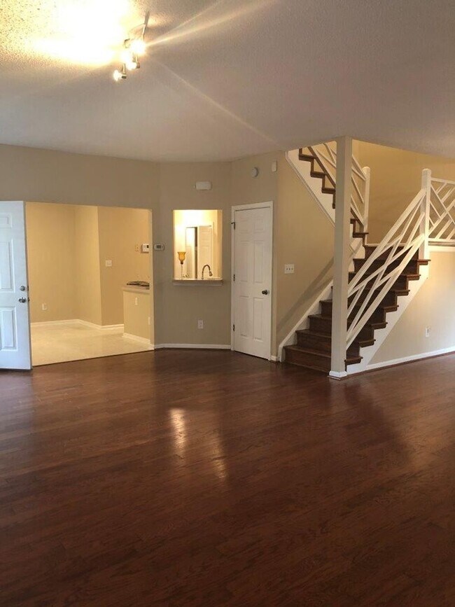 Photo - 820 E Willow Point Pl