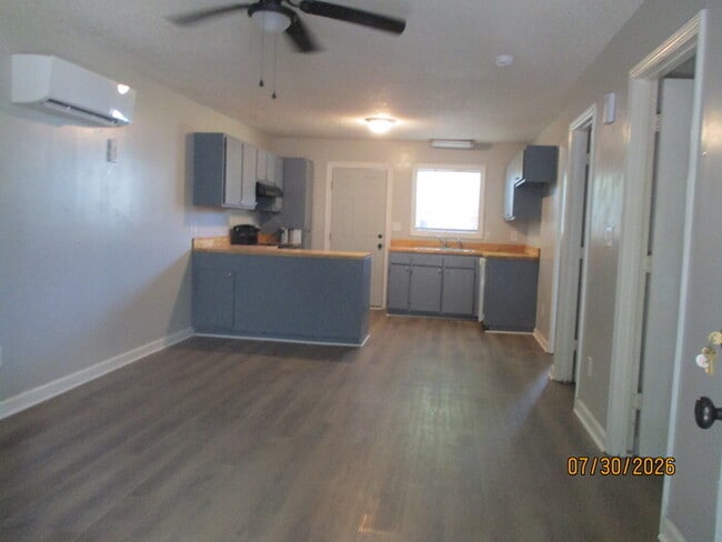Photo - 321 Oak St