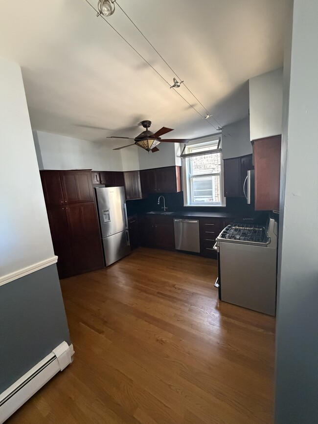 Photo - 6712 N Maplewood Ave Unit Maplewood 3rd floor