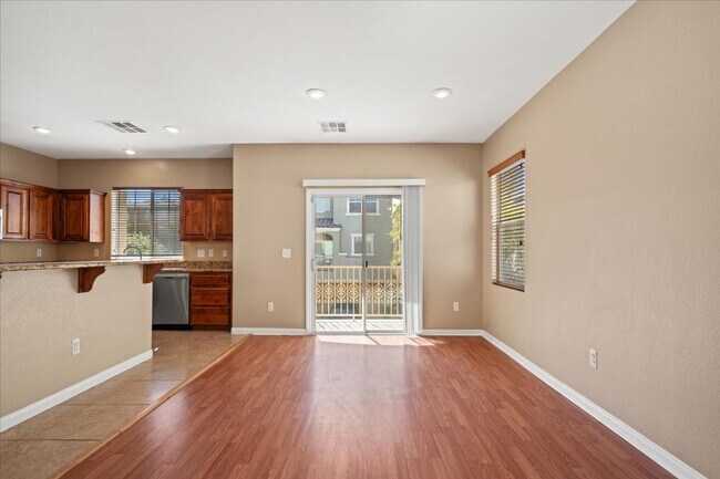 Photo - Spacious 3 bth Upstairs Plus Loft Bedroom, New Floors, New paint, No Carpet