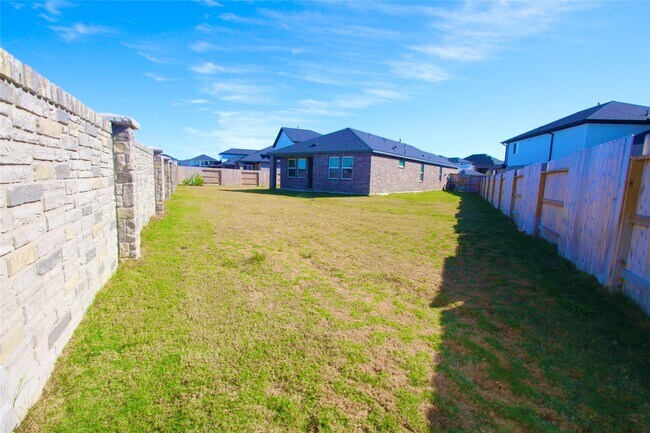 Photo - 22150 Taldora Bnd Trl