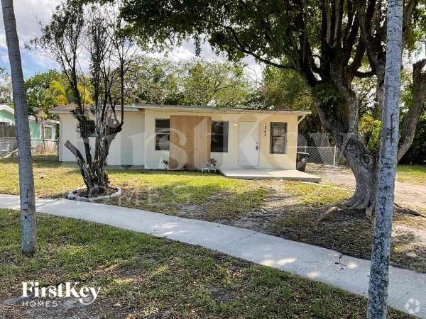 Building Photo - 1501 NW 16th Ln Rental