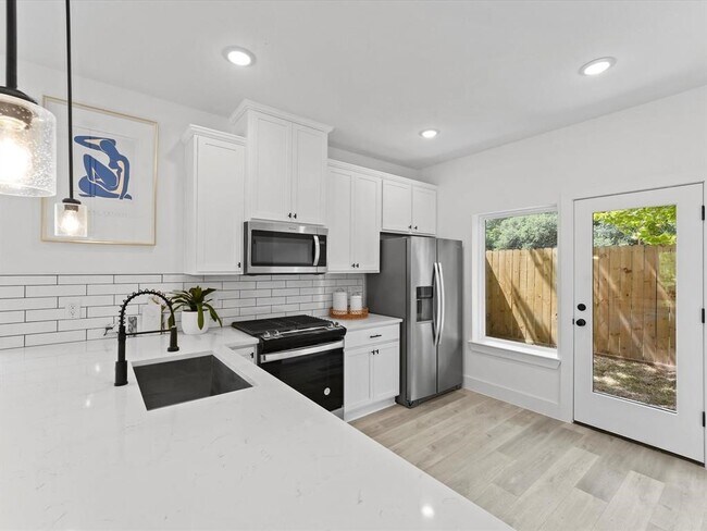 Photo - 1448 Dewalt St