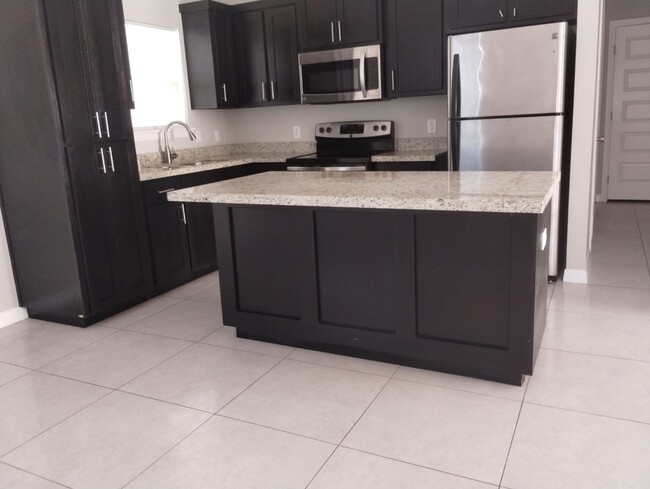 Building Photo - Shary Manor Rental