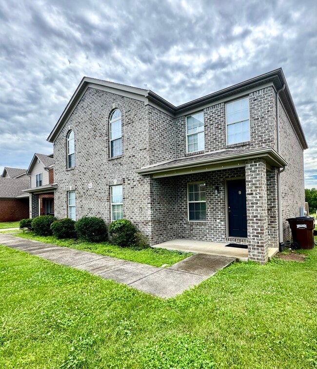 Photo - 641 Hampton Way