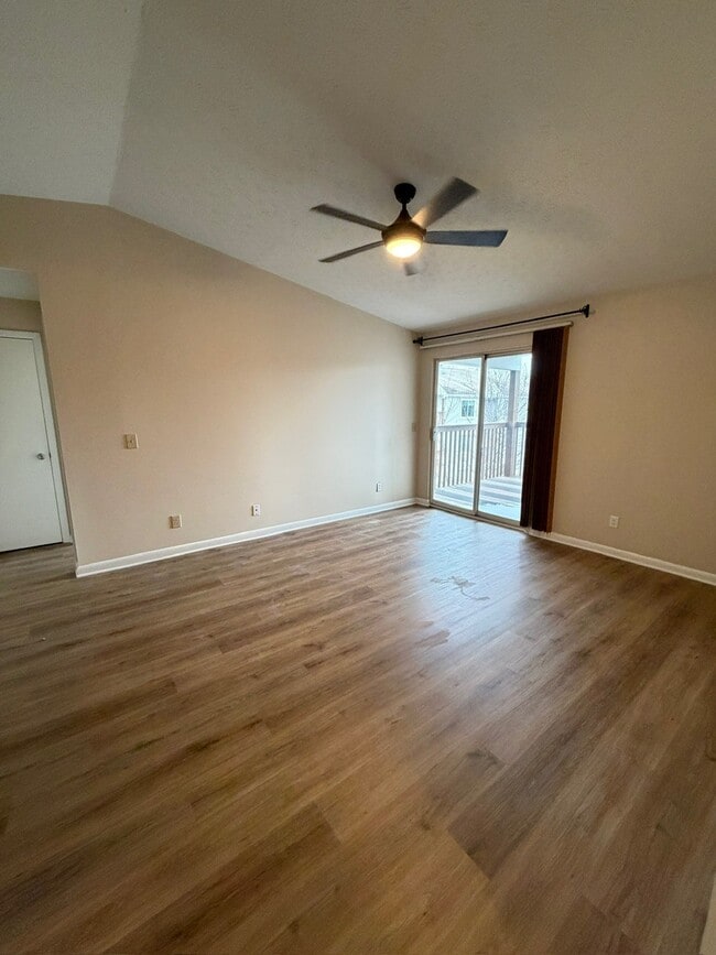 Living room - 533 Aspen Glen Dr Unit 311