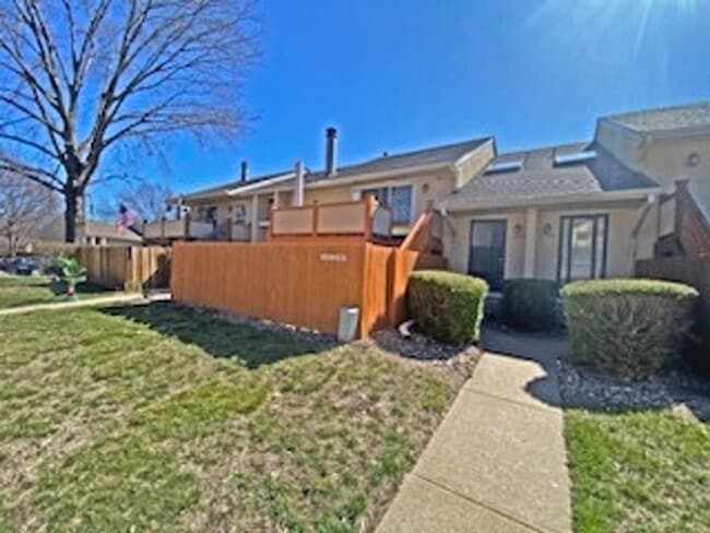 Building Photo - 3 Level Townhome w/ attached Garage - Fill Out an Application Today!!!