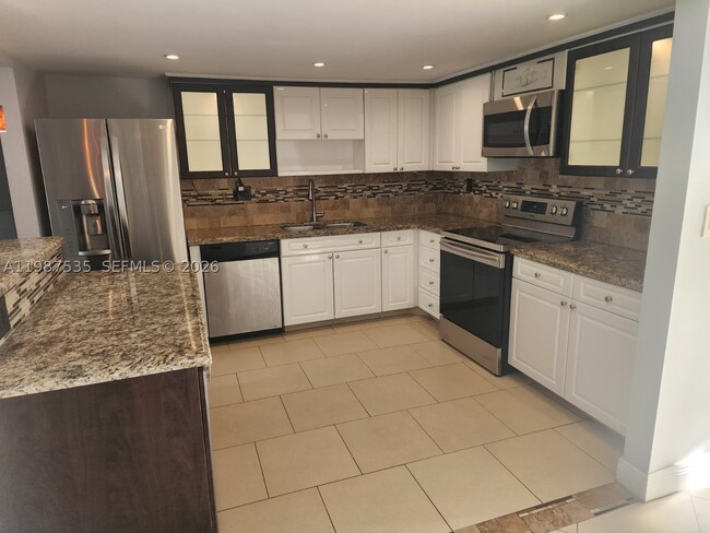 Photo - 537 N University Dr